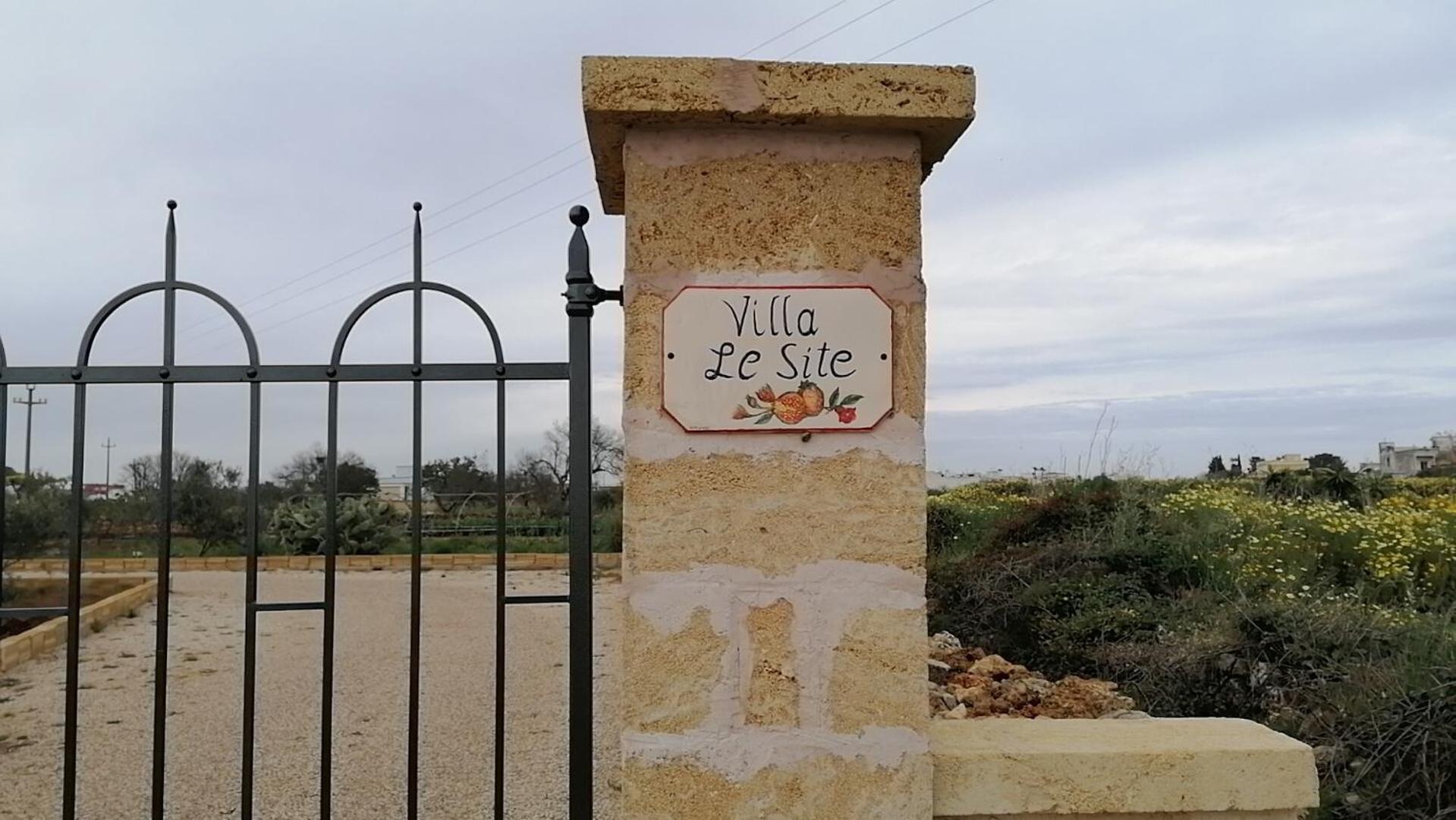 Villa Le Site Racale Esterno foto